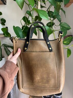 Glad and Young Suzi bag in Olive